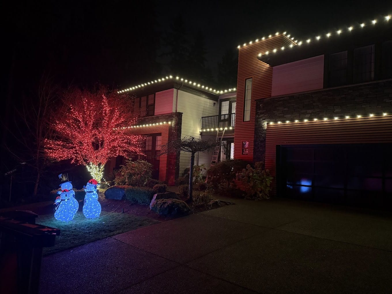 Red tree wrap with blue snowmen